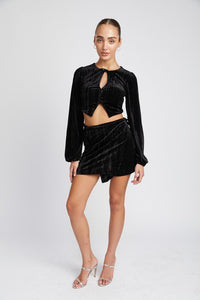 LONG SLEEVE KEYHOLE VELVET CROP TOP